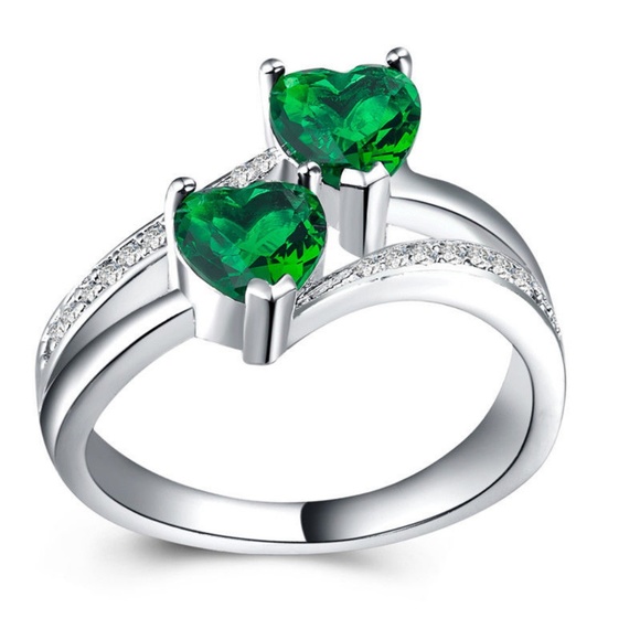 Romantic 925 Silver Heart Shape Emerald Ring New - Picture 5 of 6